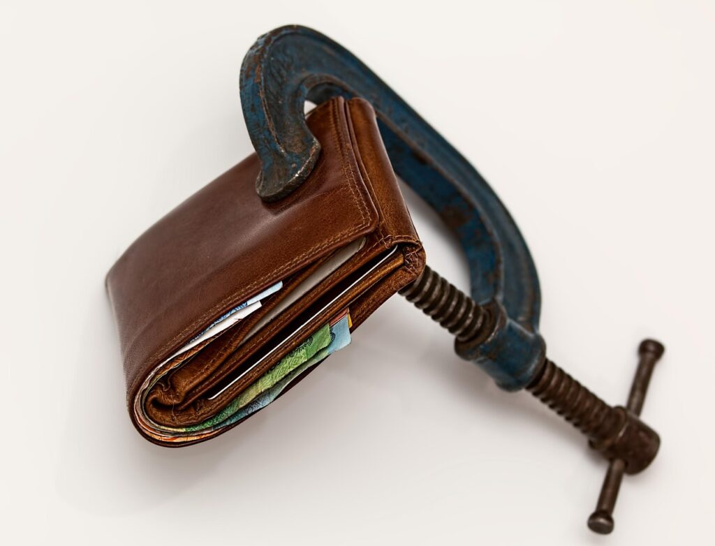 A clamp on a wallet.